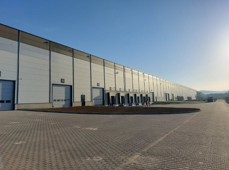 Páty E-F épület: másodlagos acélszerkezetek gyártmánytervezése